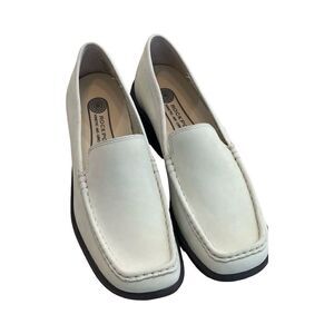 Rockport Women's light green Leather Loafers Size 8.5 Square Toe Slip On NWOT